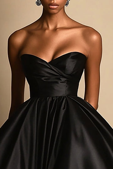 Robe de bal noire sans bretelles en satin High-Low